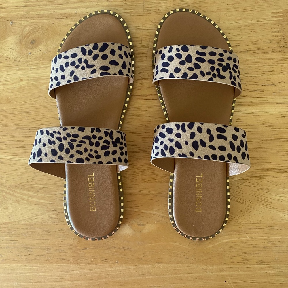 NWOT Size 6 Bonnibel Animal Print Sandals